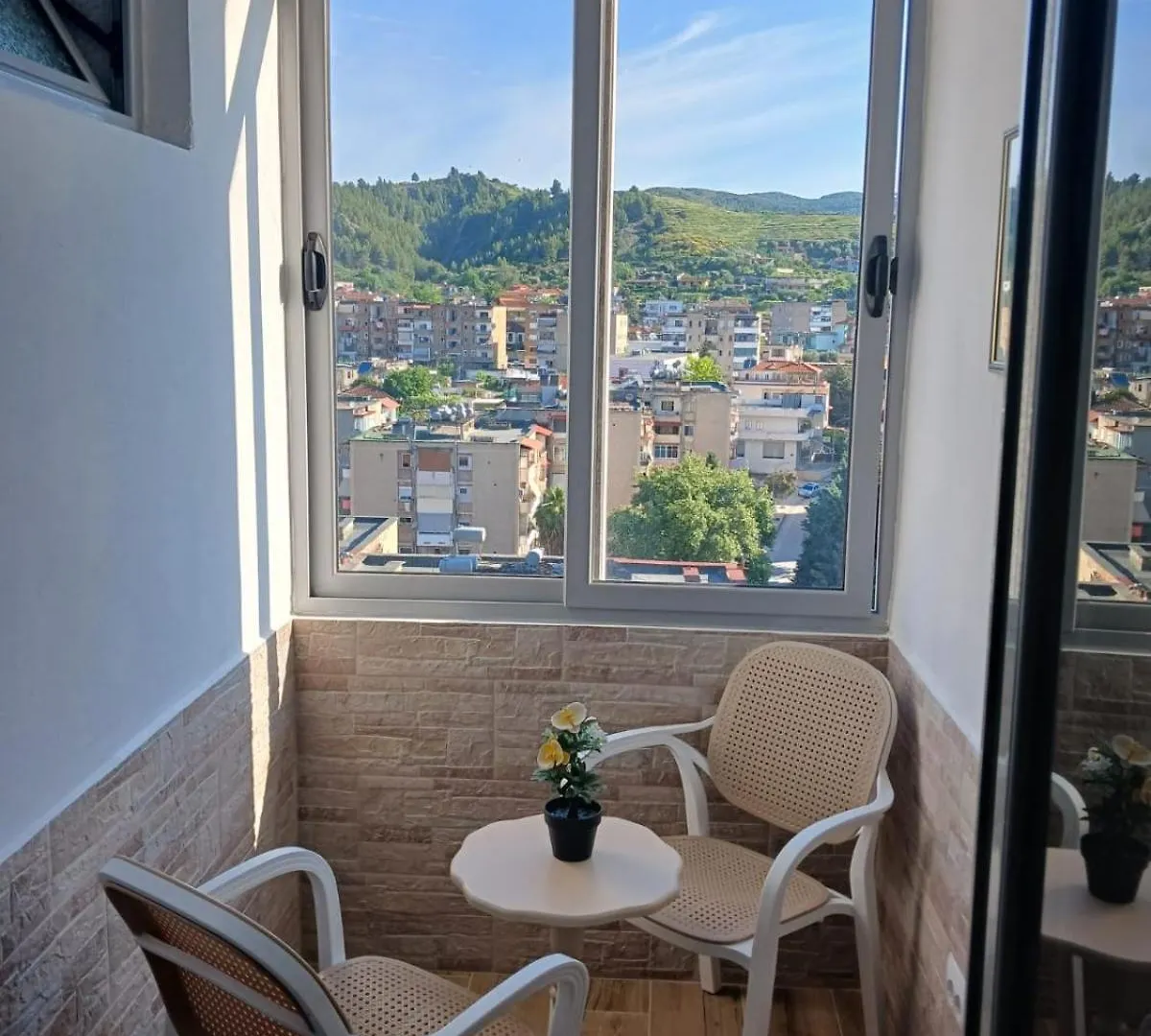 Muska Comfy Apartment 베라트