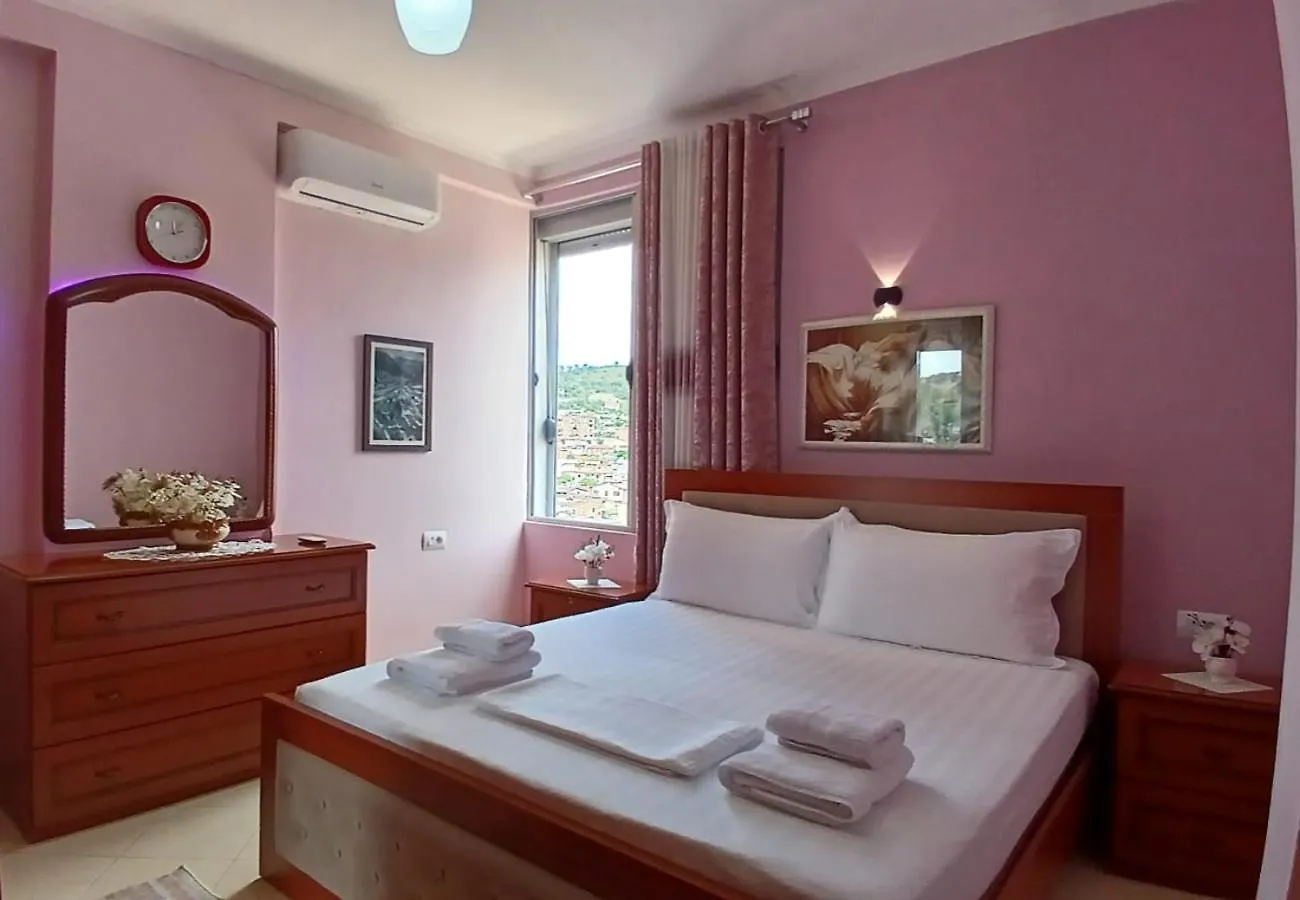 Muska Comfy Apartment 베라트